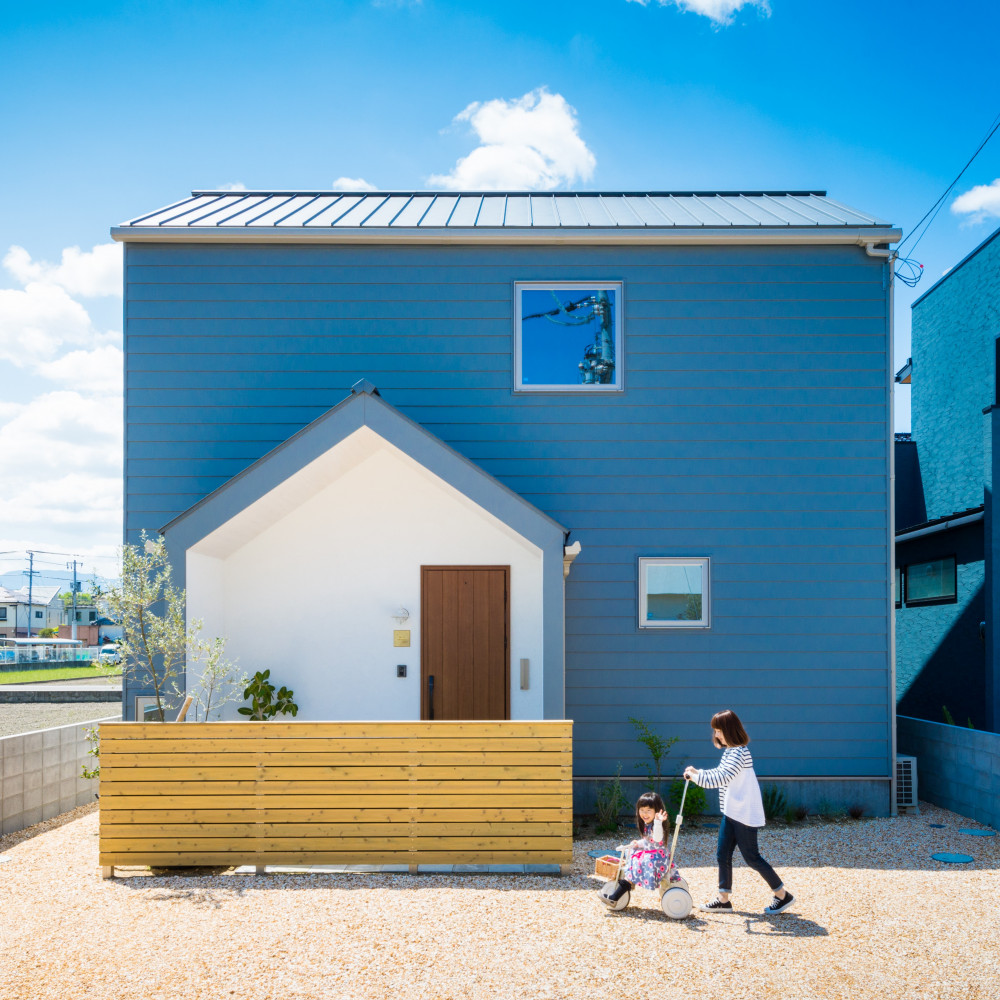 ムーミンと暮らす三角屋根の青い家 メイン画像